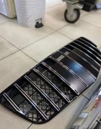 Radiator barmaqlığı Mercedes W211 — şəkil 2