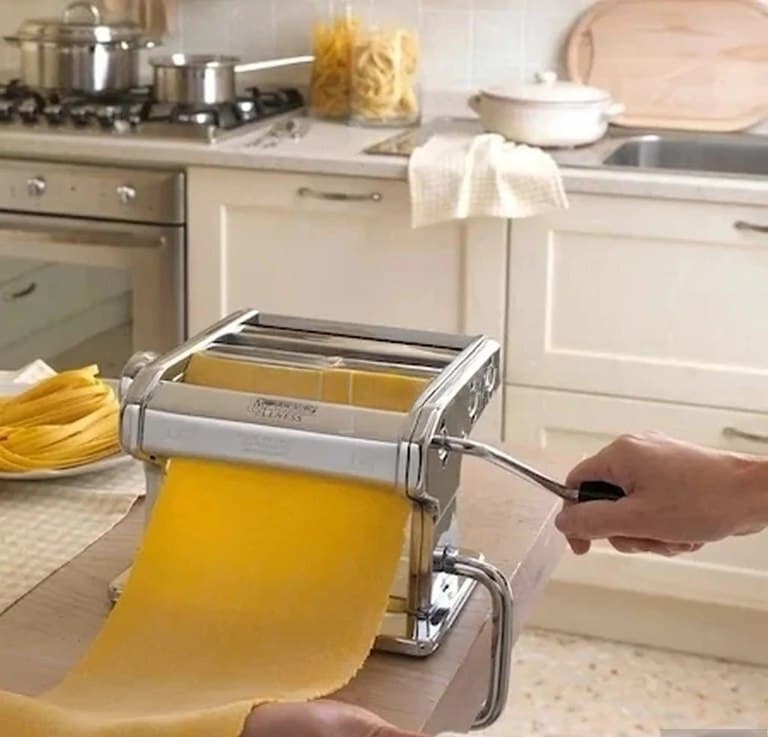 Əriştə və makaron kəsən maşın