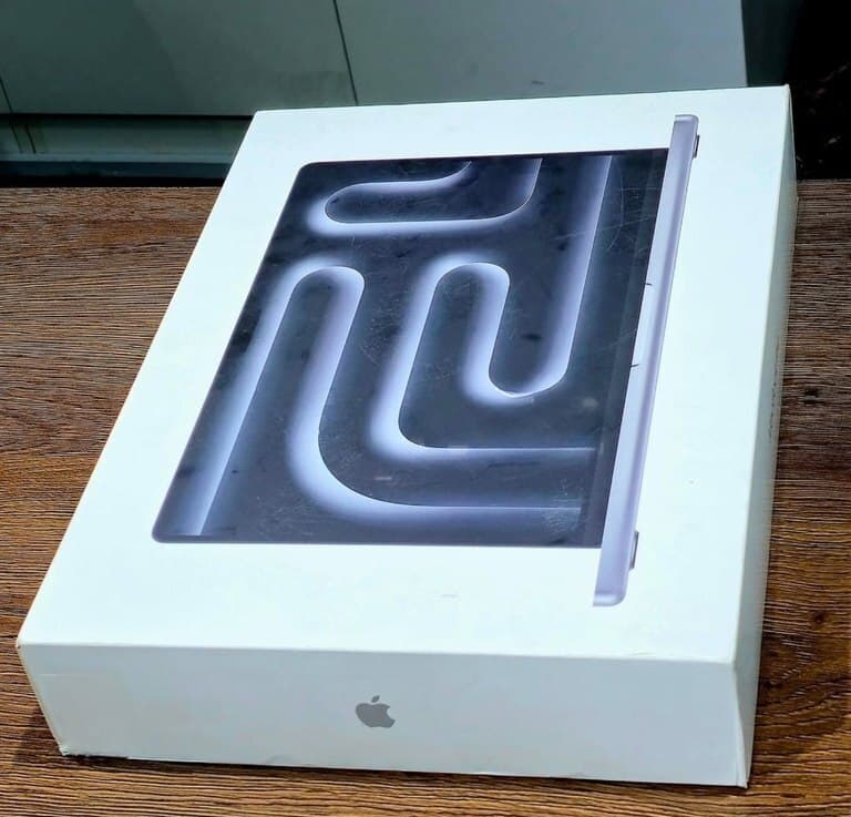 Apple markalı notbuk, Boz rəng