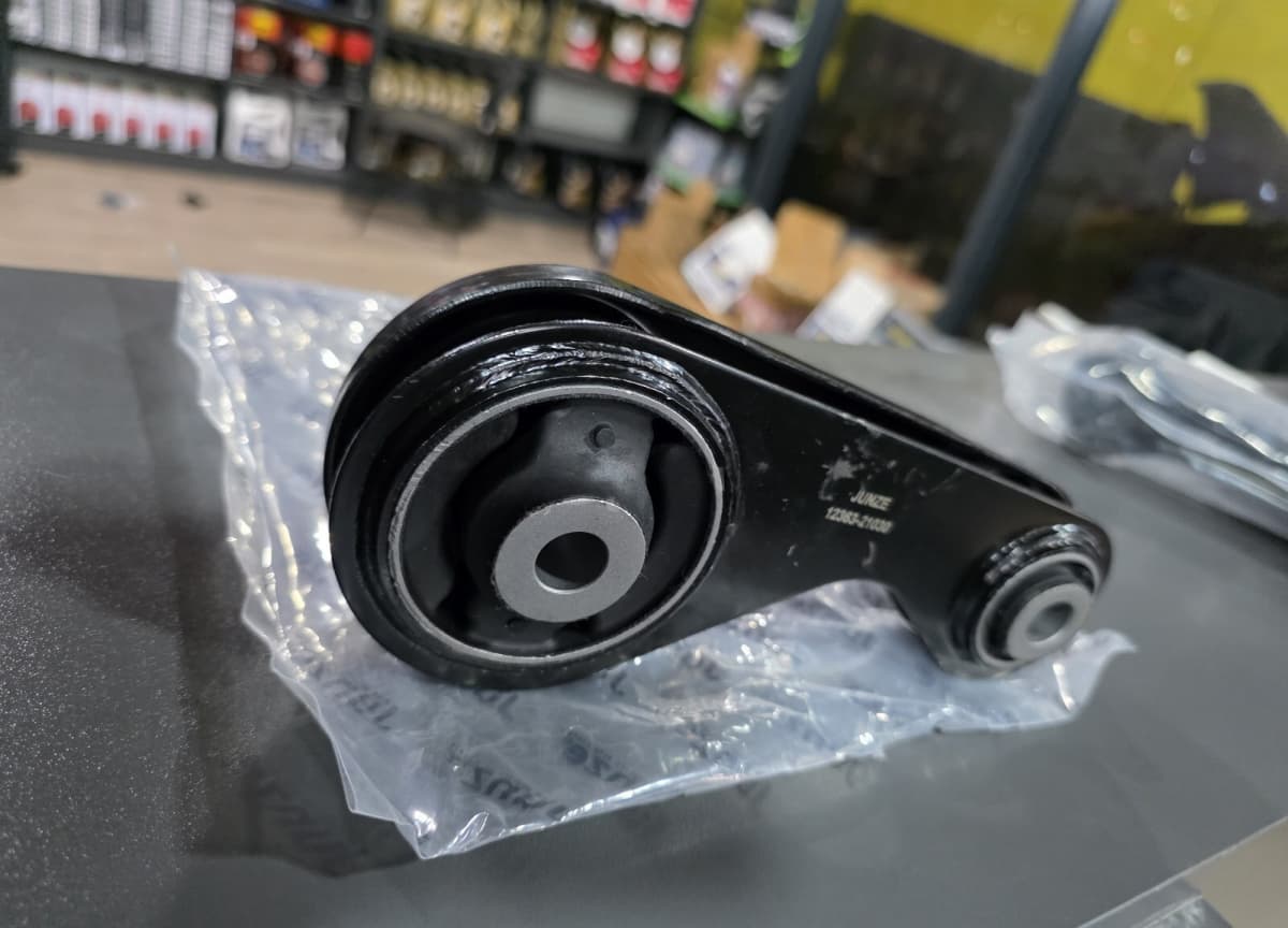 Mühərrik yastığı Toyota Prius 20