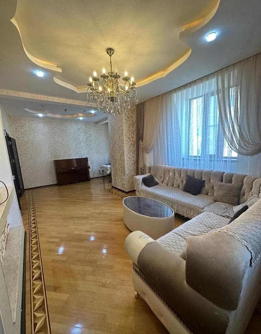 4 otaqlı mənzil 140 m² satılır