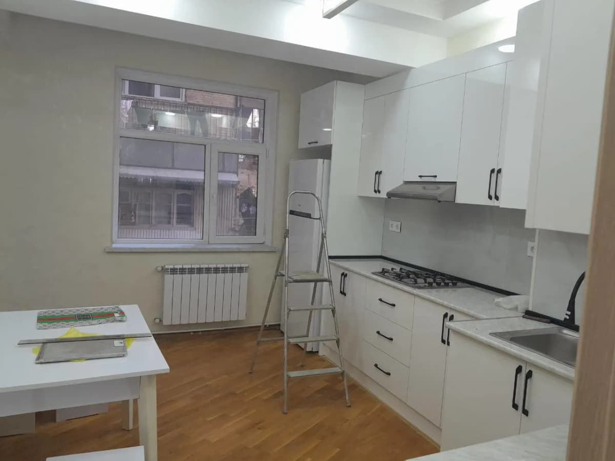2 otaqlı mənzil 70 m² kirayə verilir