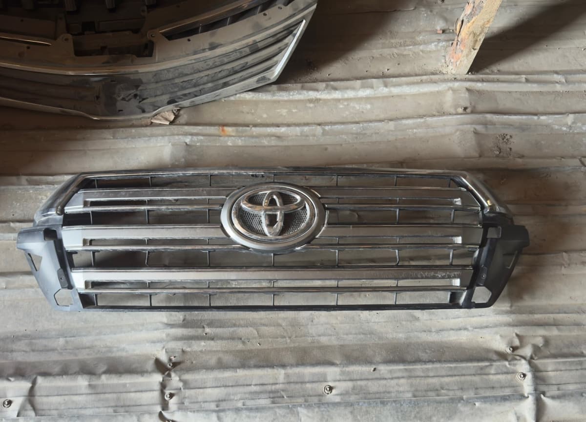 Ön barmaqlıq Toyota Land Cruiser