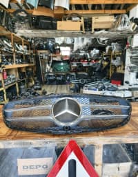 Radiator barmaqlığı Mercedes W212 restayl — şəkil 1