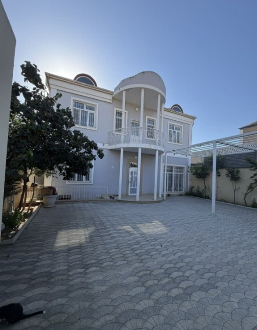 6 otaqlı həyət evi 210 m² satılır