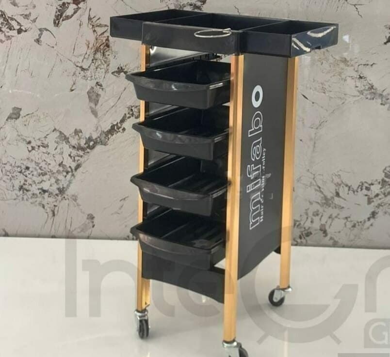 Salon üçün təkərli rəf