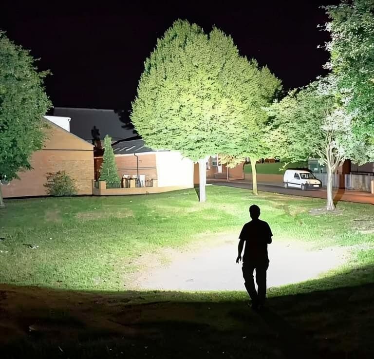 4 Çıxışlı Güclü LED Fənər