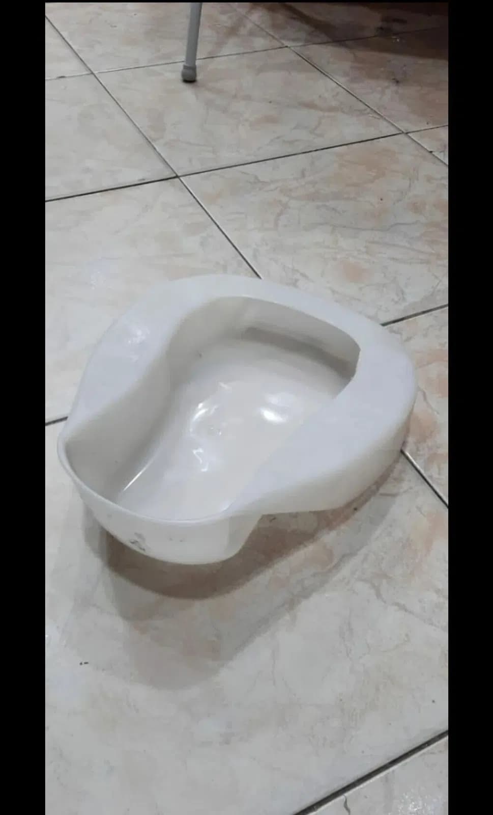 Yataq xəstələri üçün plastik sudna (qarşok)