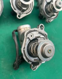 Termostat Mercedes M272 mühərrik üçün — şəkil 3