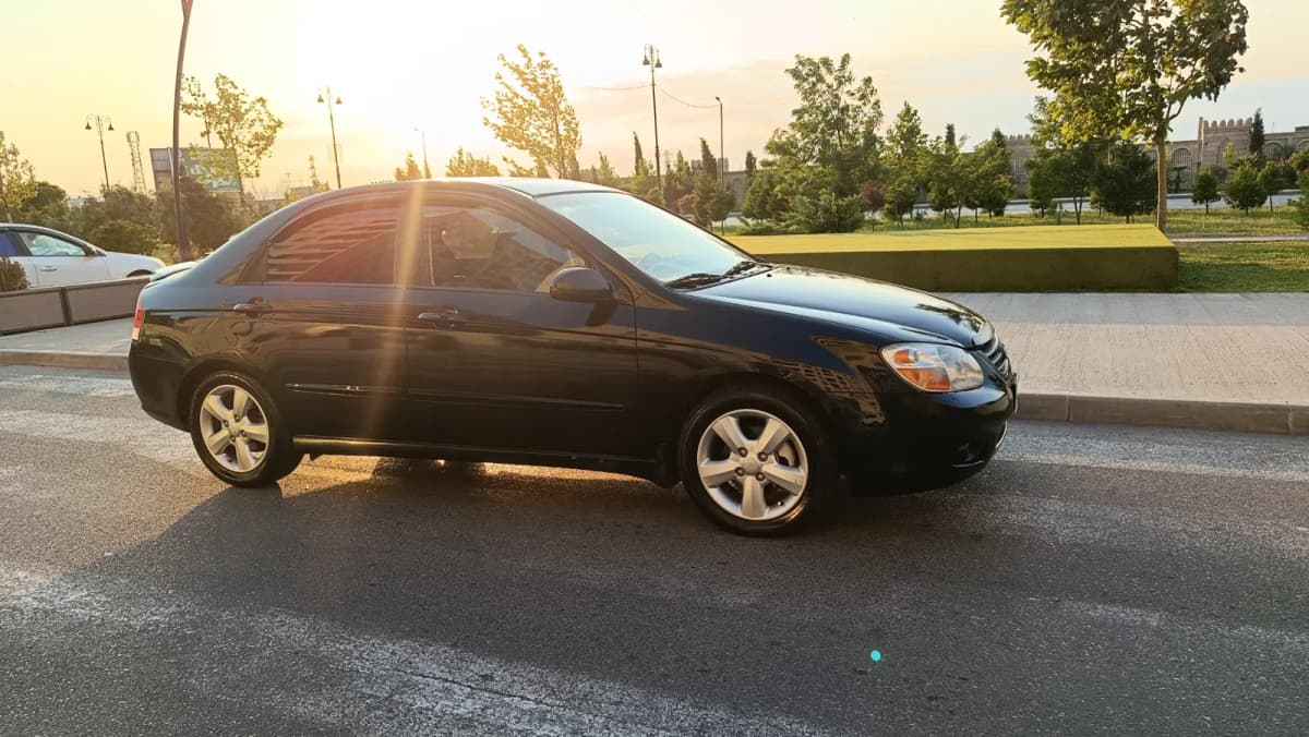 Kia Cerato, 2008 il, 299000 km, 2000 L