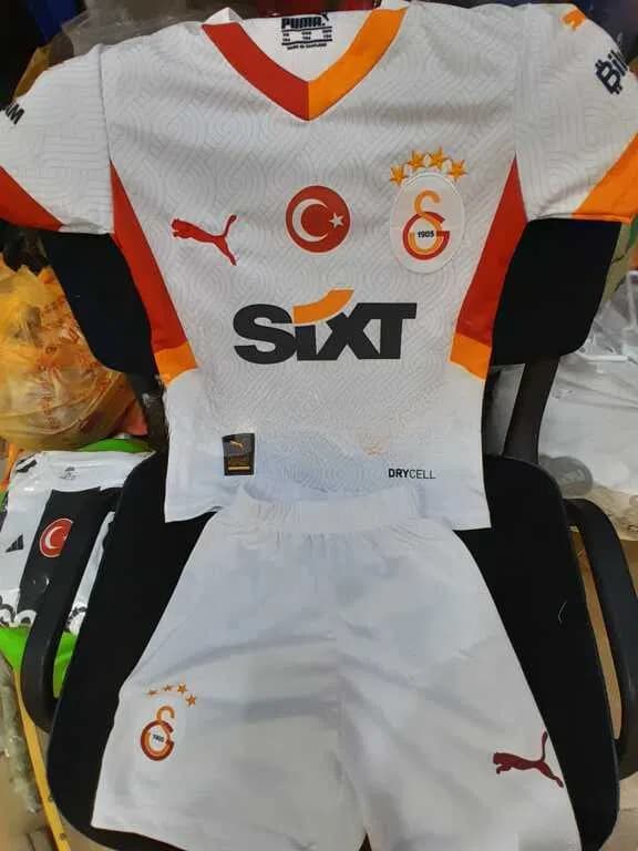 Galatasaray futbol forması dəsti (forma + şort)