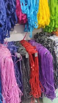 Tikiş ipləri, müxtəlif rəng və material seçimləri — şəkil 5