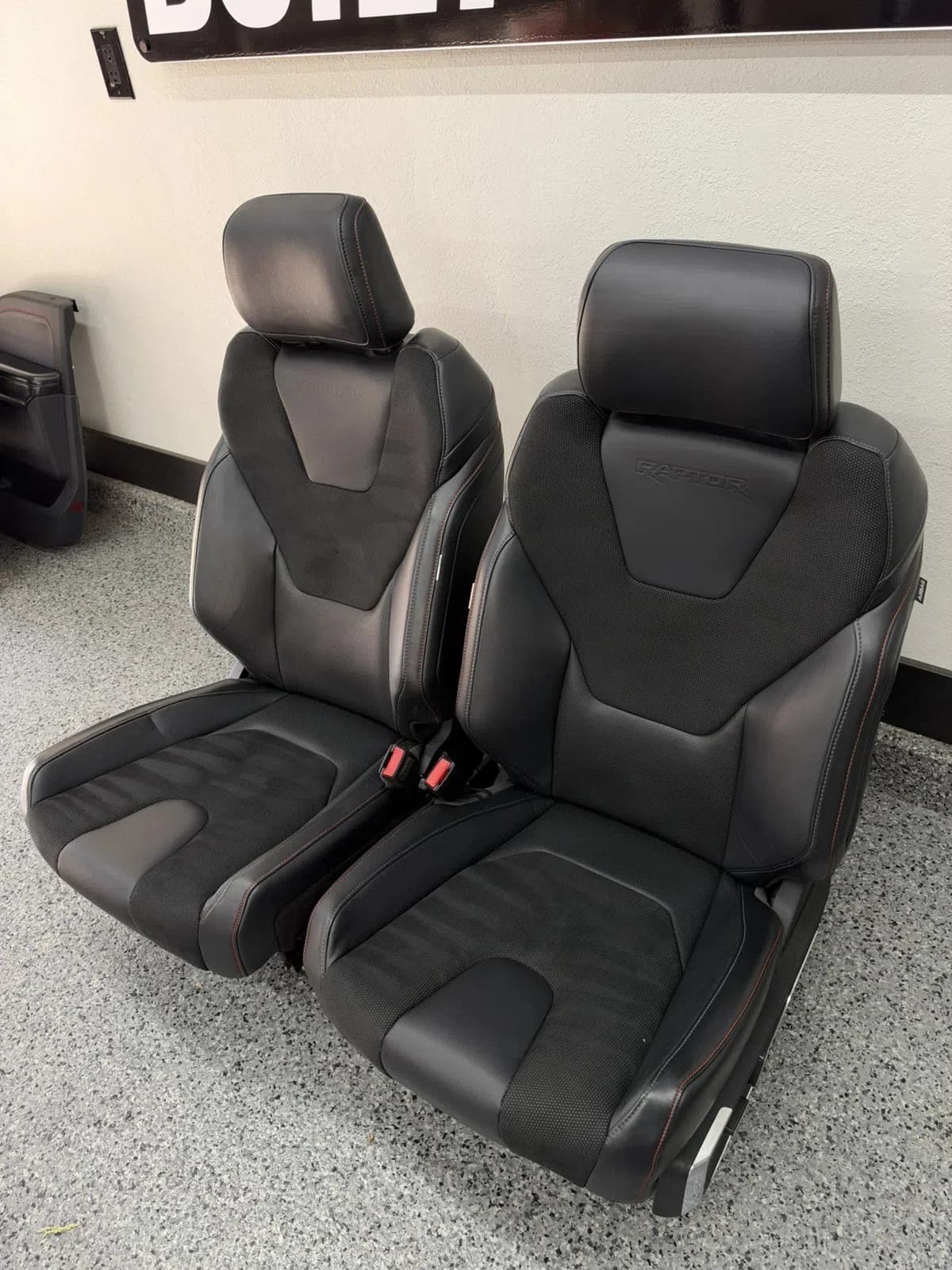 Ford F-150 Raptor 2021-2026 salon oturacaqları