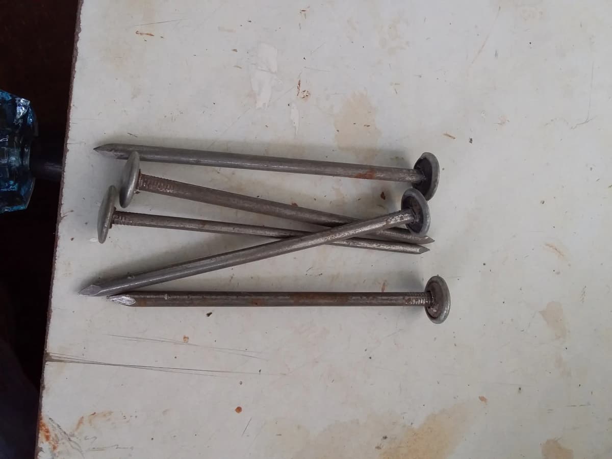 İri başlıqlı metal tikinti mismarları