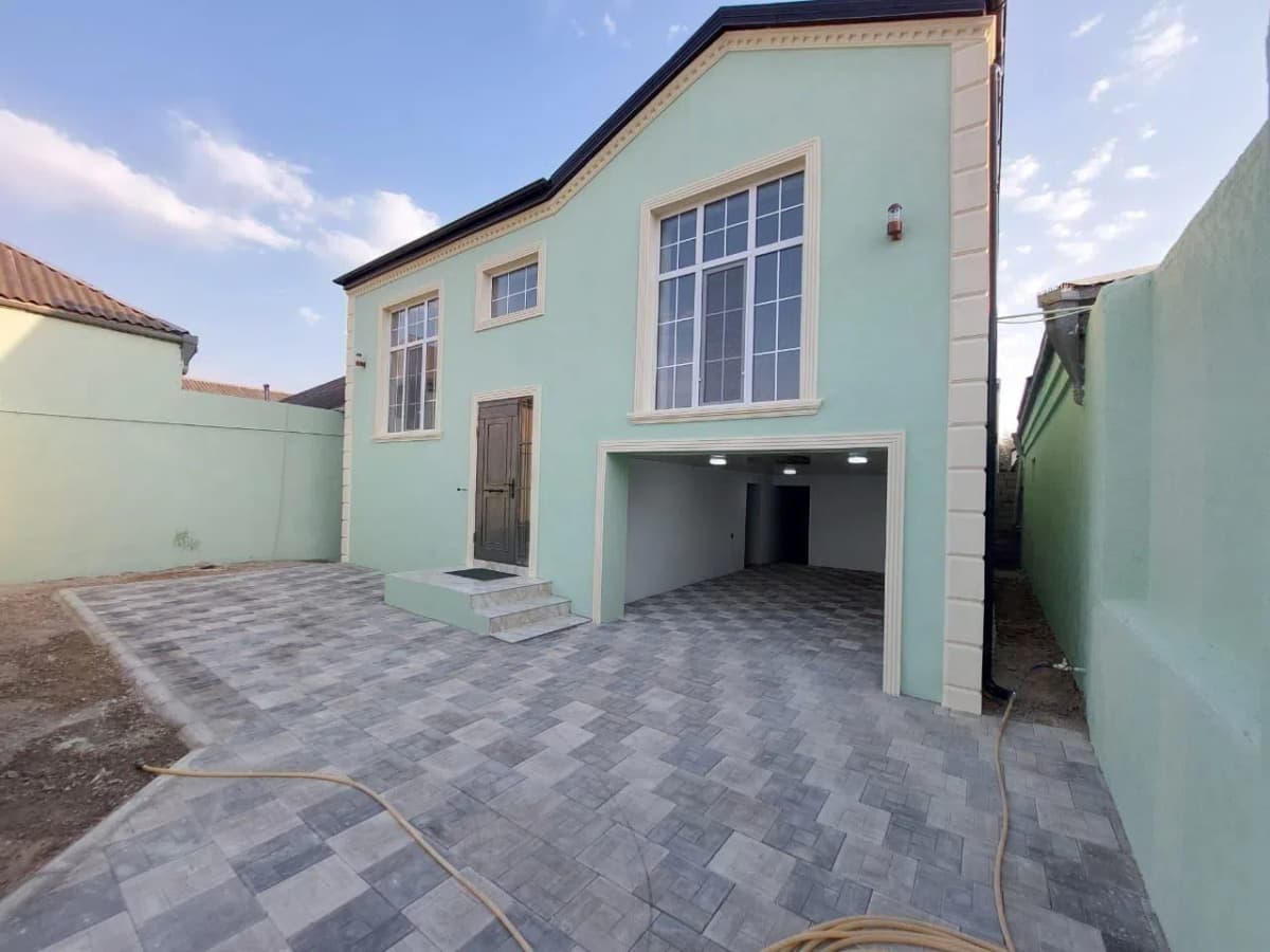 4 otaqlı həyət evi 220 m² satılır