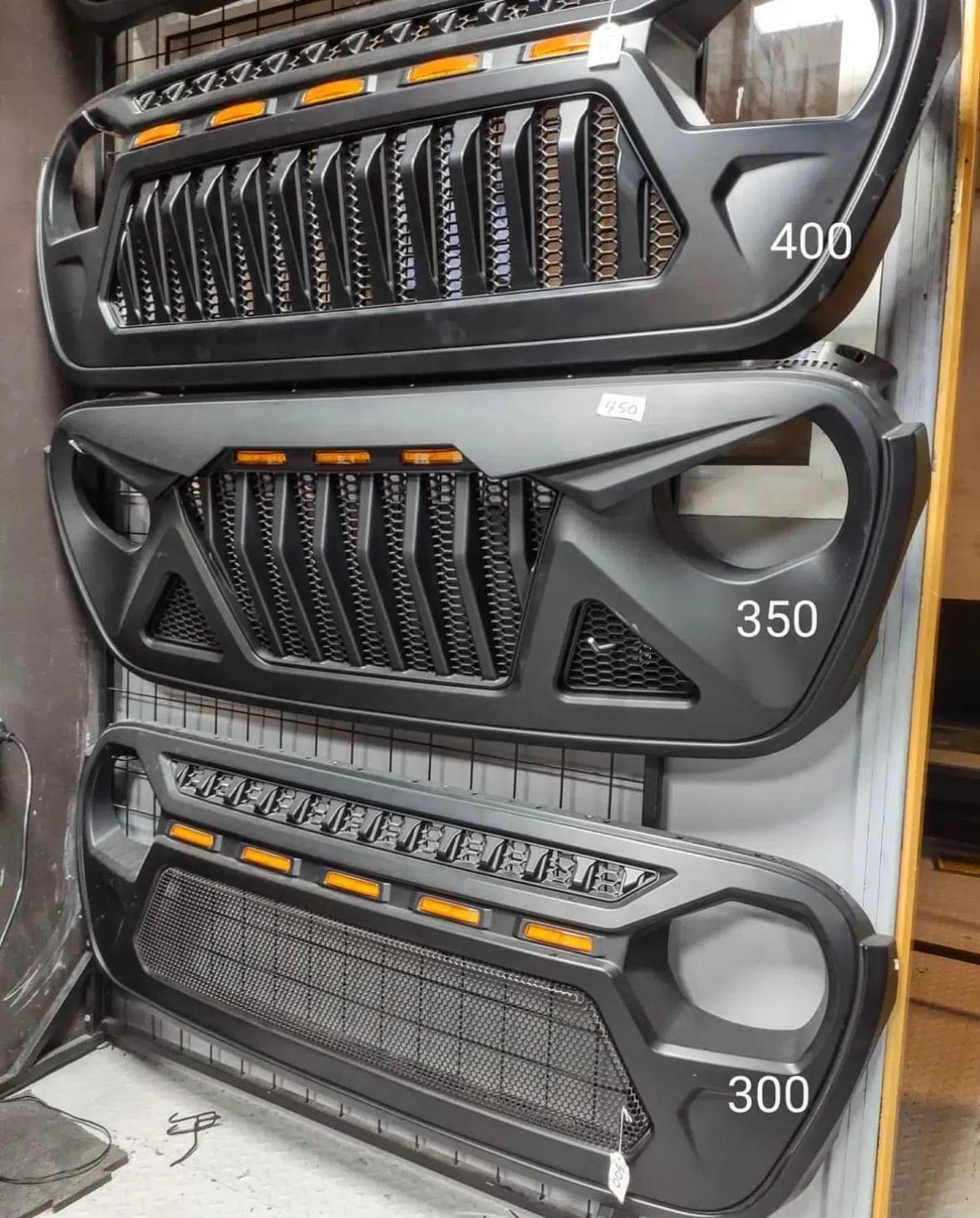 Jeep Wrangler ön radiator barmaqlığı