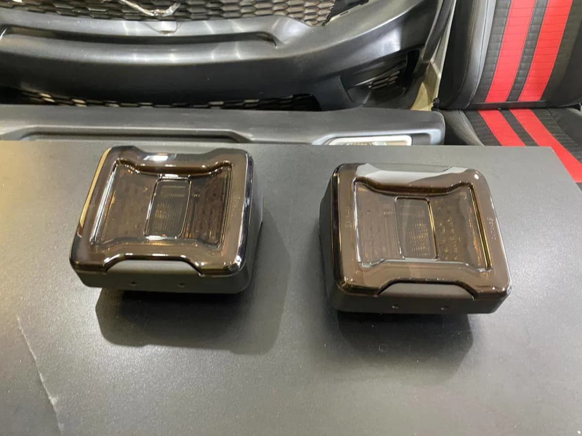 Jeep Wrangler arxa stop işıqları