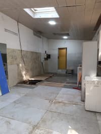70 m² Orta təmirli obyekt kirayə verilir — şəkil 1