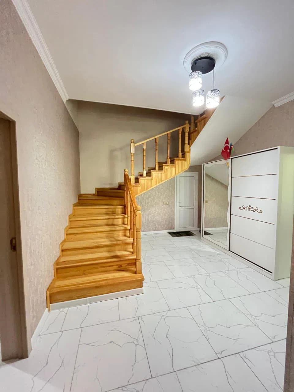 6 otaqlı həyət evi 202 m² satılır