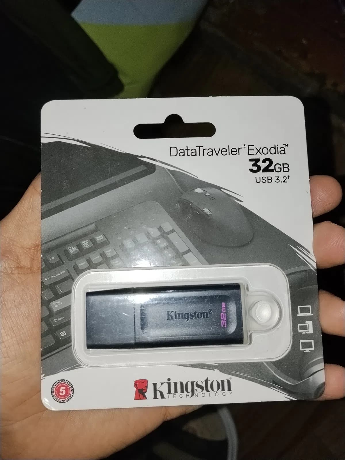 32 GB USB Flash kart, Plastik material