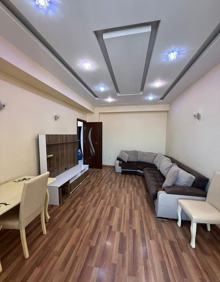 2 otaqlı mənzil 70 m² günlük kirayə verilir