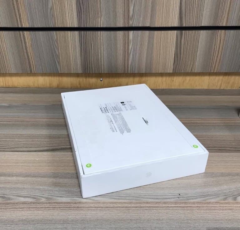 Apple markalı notbuk, Boz rəng