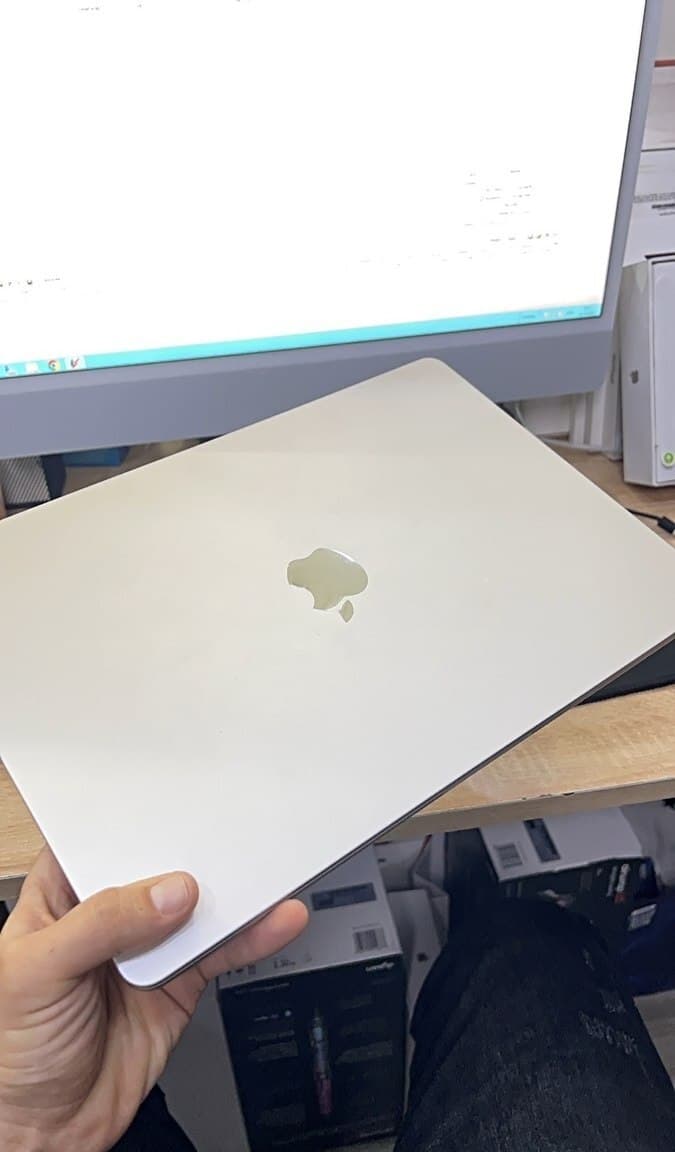 Apple markalı notbuk, Boz rəng