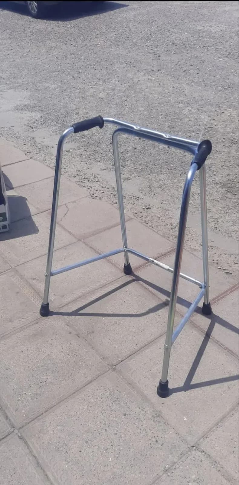 Xəstə və yaşlılar üçün metal yerimə çərçivəsi (Walker)