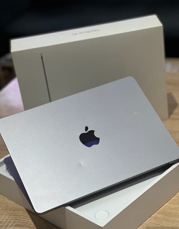 Apple markalı notbuk, Boz rəng