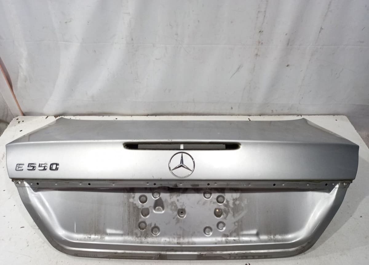 Arxa baqaj qapağı Mercedes W211