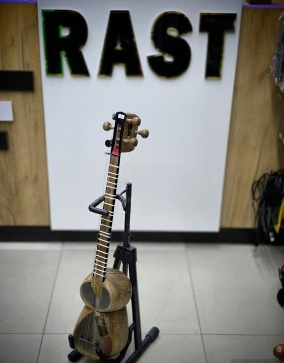 Tar musiqi aləti, tut ağacından