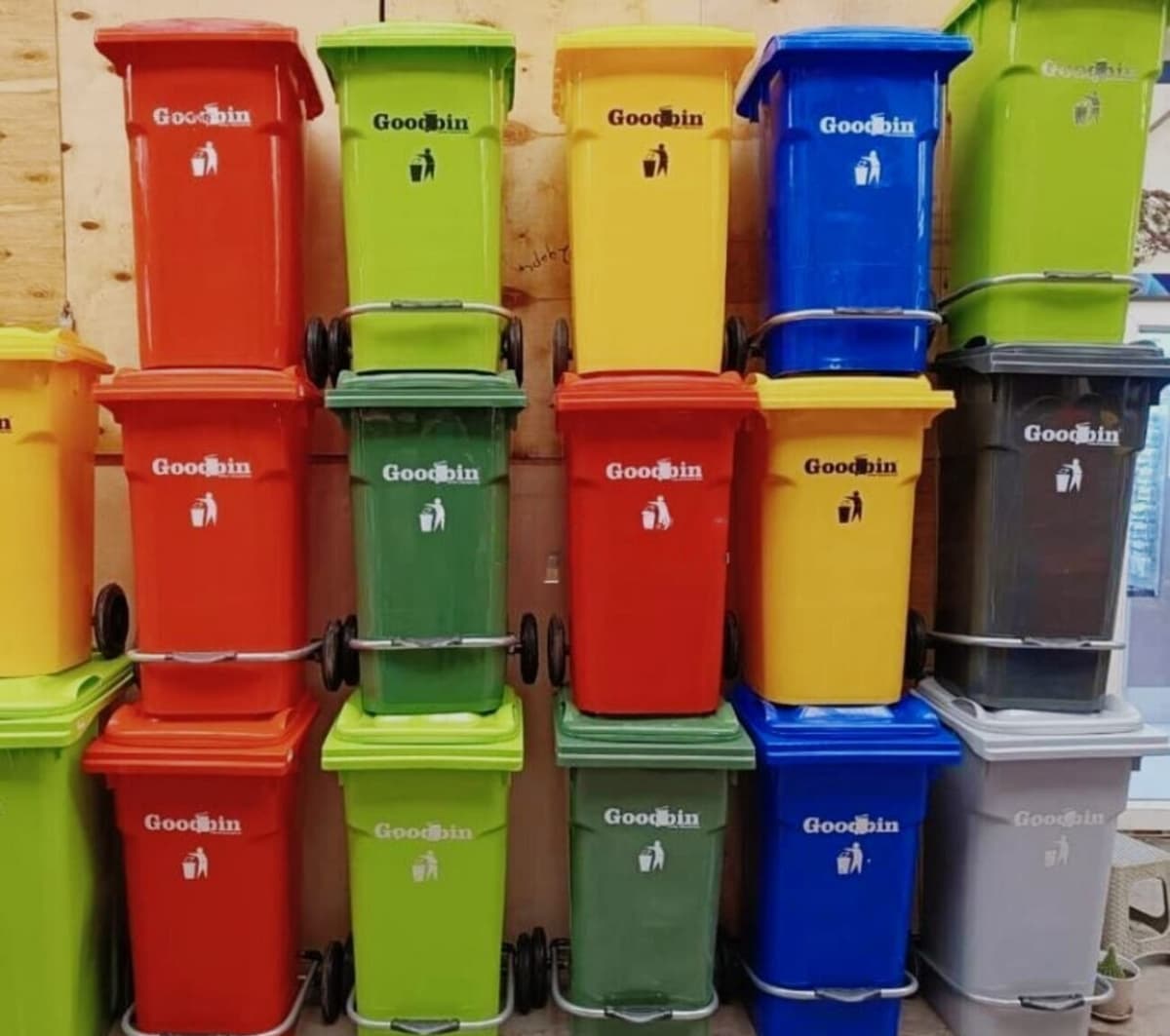Tullantı qabı müxtəlif ölçülərdə