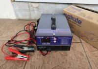 Akkumulyator dolduran aparat Makute 30A — şəkil 1