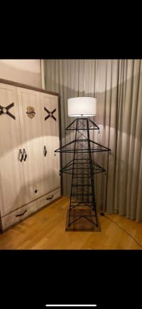 Ayaqlı lampa, Qara rəng — şəkil 1