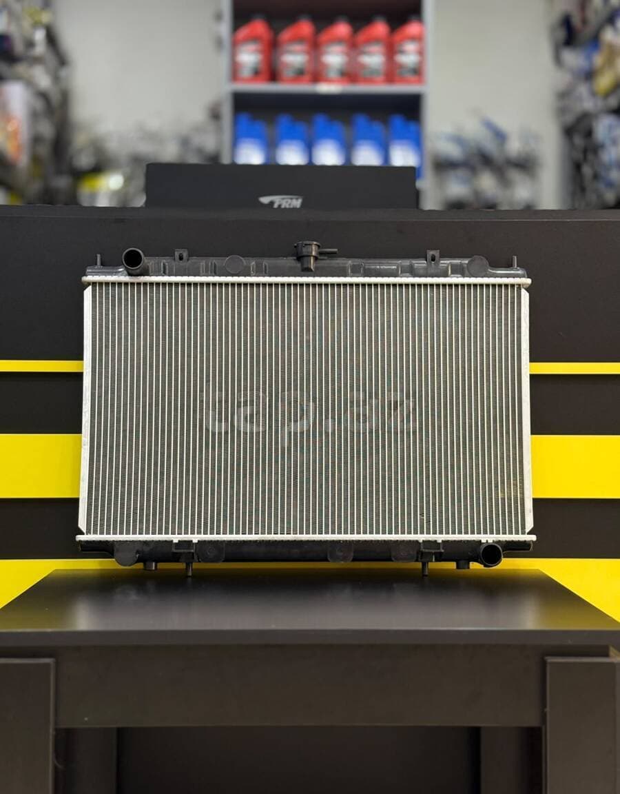 Su radiatoru Nissan Maxima 2000-2004