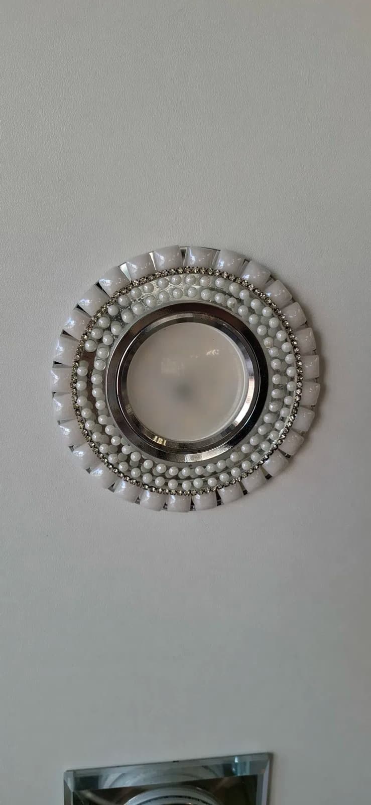 LED lampa, Ağ rəng