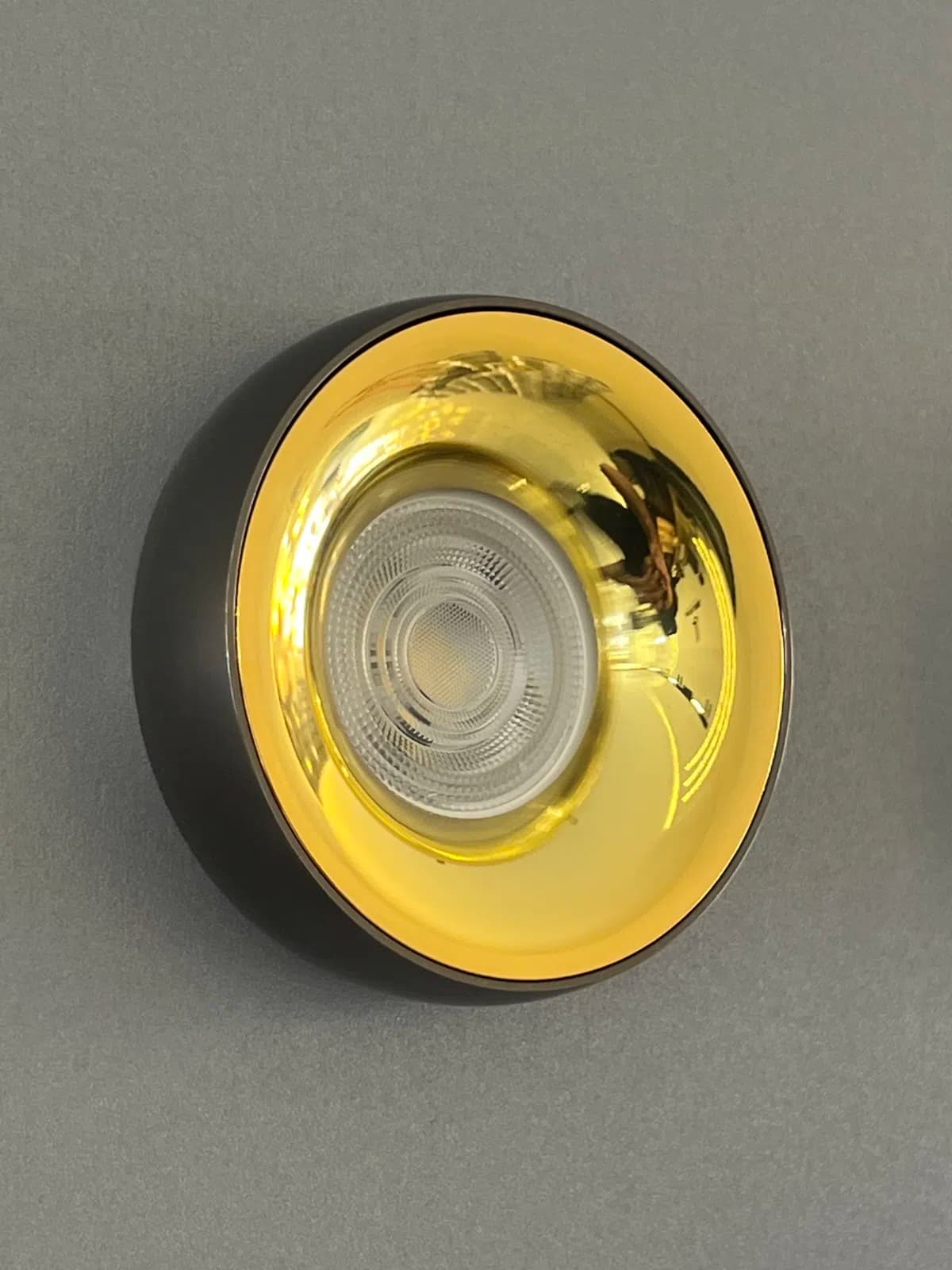 LED lampa, Boz rəng
