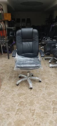 Qara rəng, Ofis üçün kreslo — şəkil 2