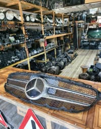 Radiator barmaqlığı Mercedes W205 — şəkil 2