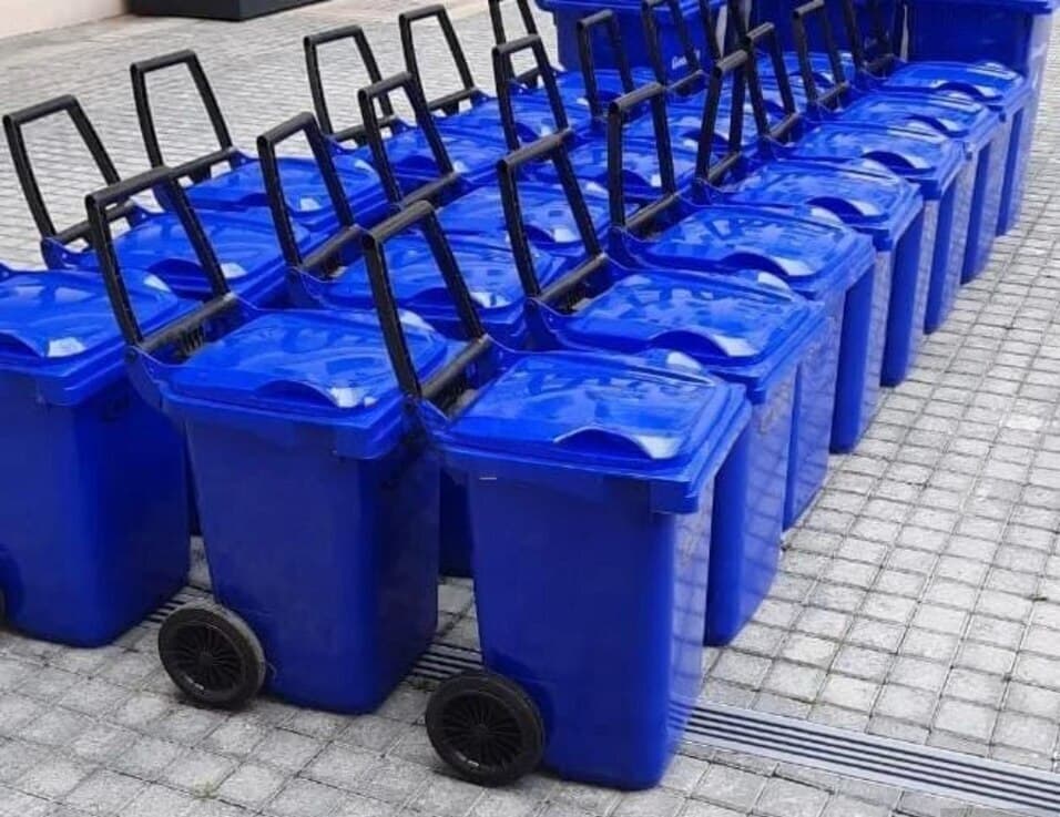 Plastik tullantı qabı (zibil qutusu)