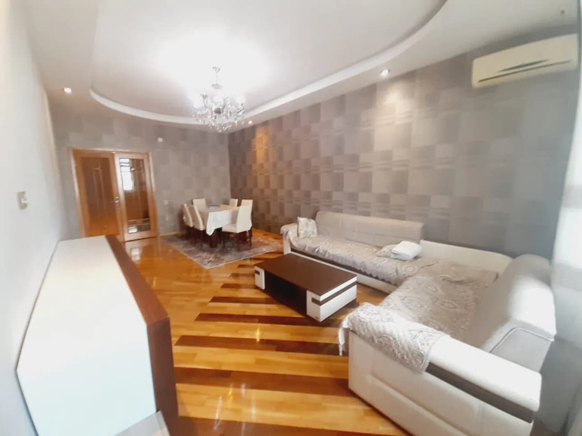3 otaqlı mənzil 135 m² kirayə verilir