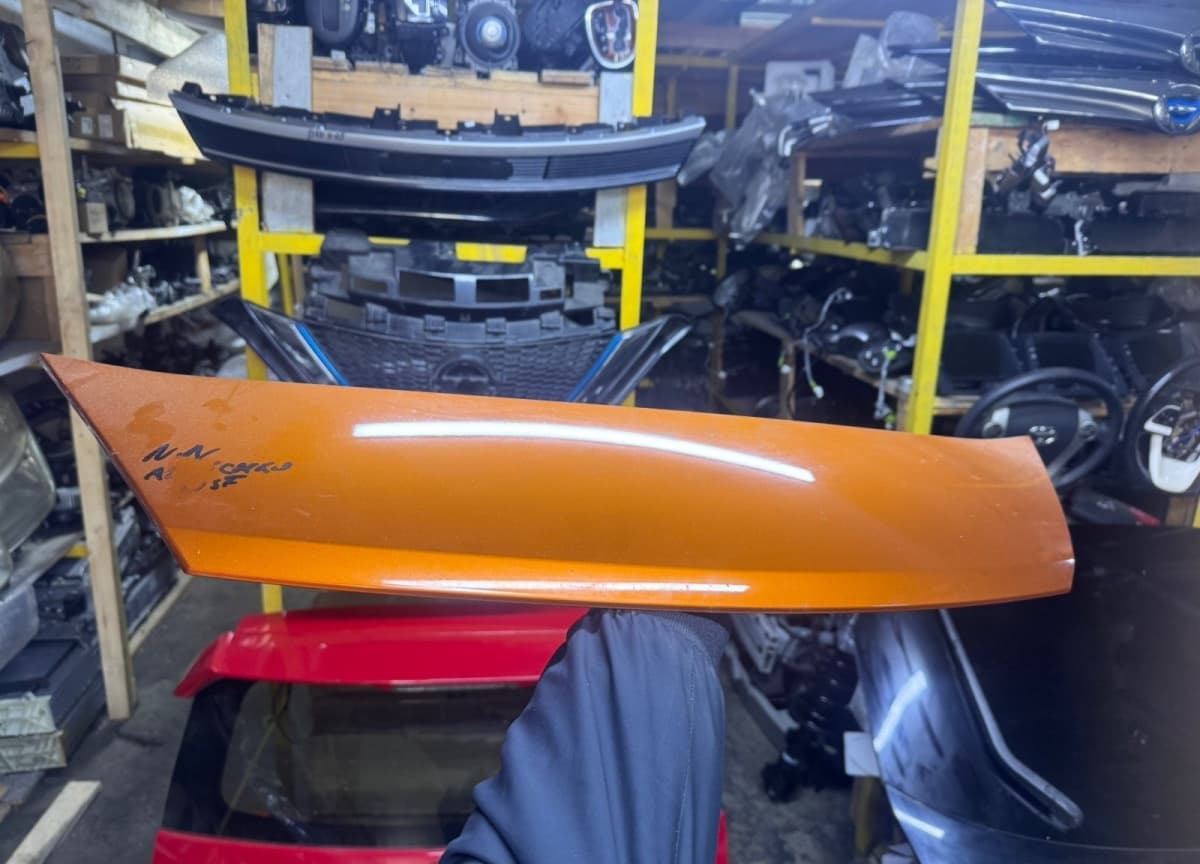 Radiator barmaqlığı üstü Nissan Note