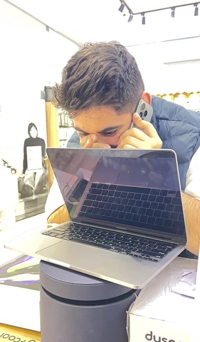 Apple markalı notbuk, Boz rəng