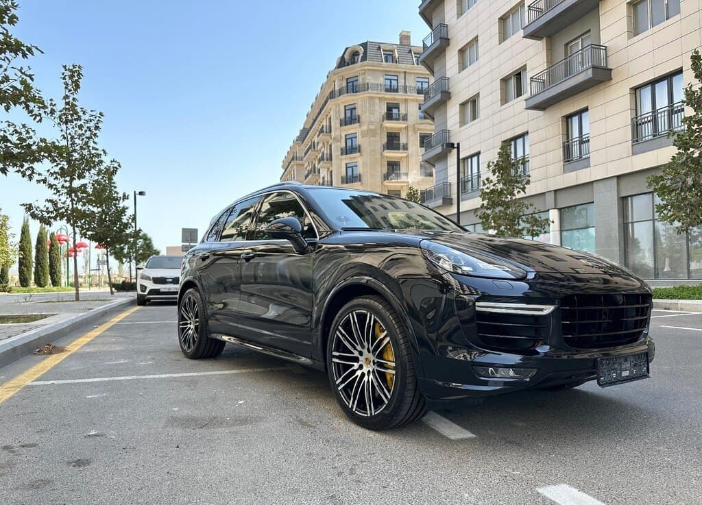Porsche Cayenne Turbo S, 2015 il, 99000 km, 4800 L