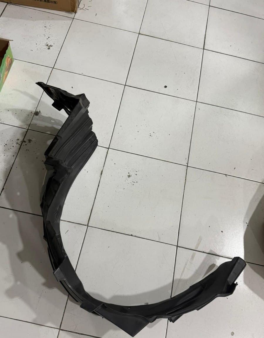 Qanad altlığı Toyota Aqua 53876-12560