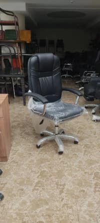 Qara rəng, Ofis üçün kreslo — şəkil 1