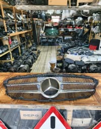 Radiator barmaqlığı Mercedes W205 — şəkil 1