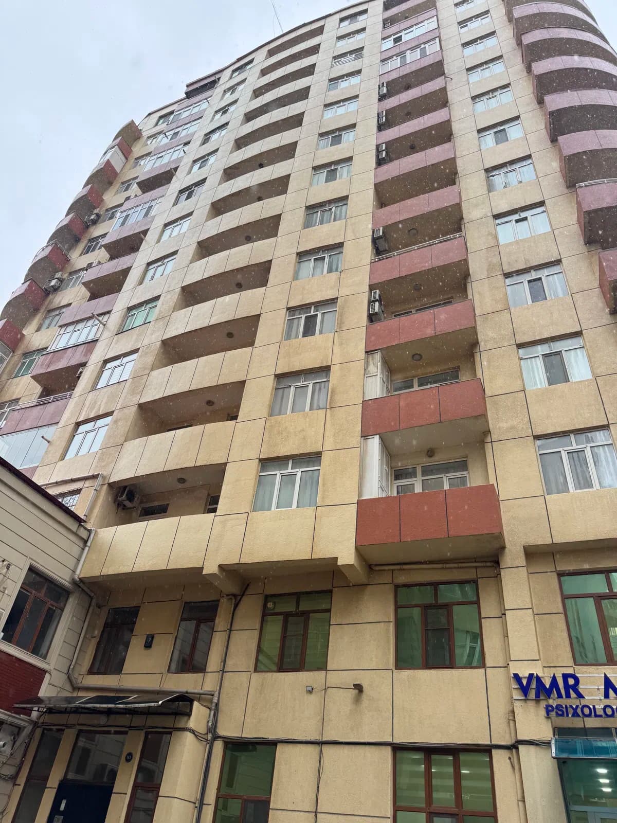 3 otaqlı mənzil 172 m² satılır