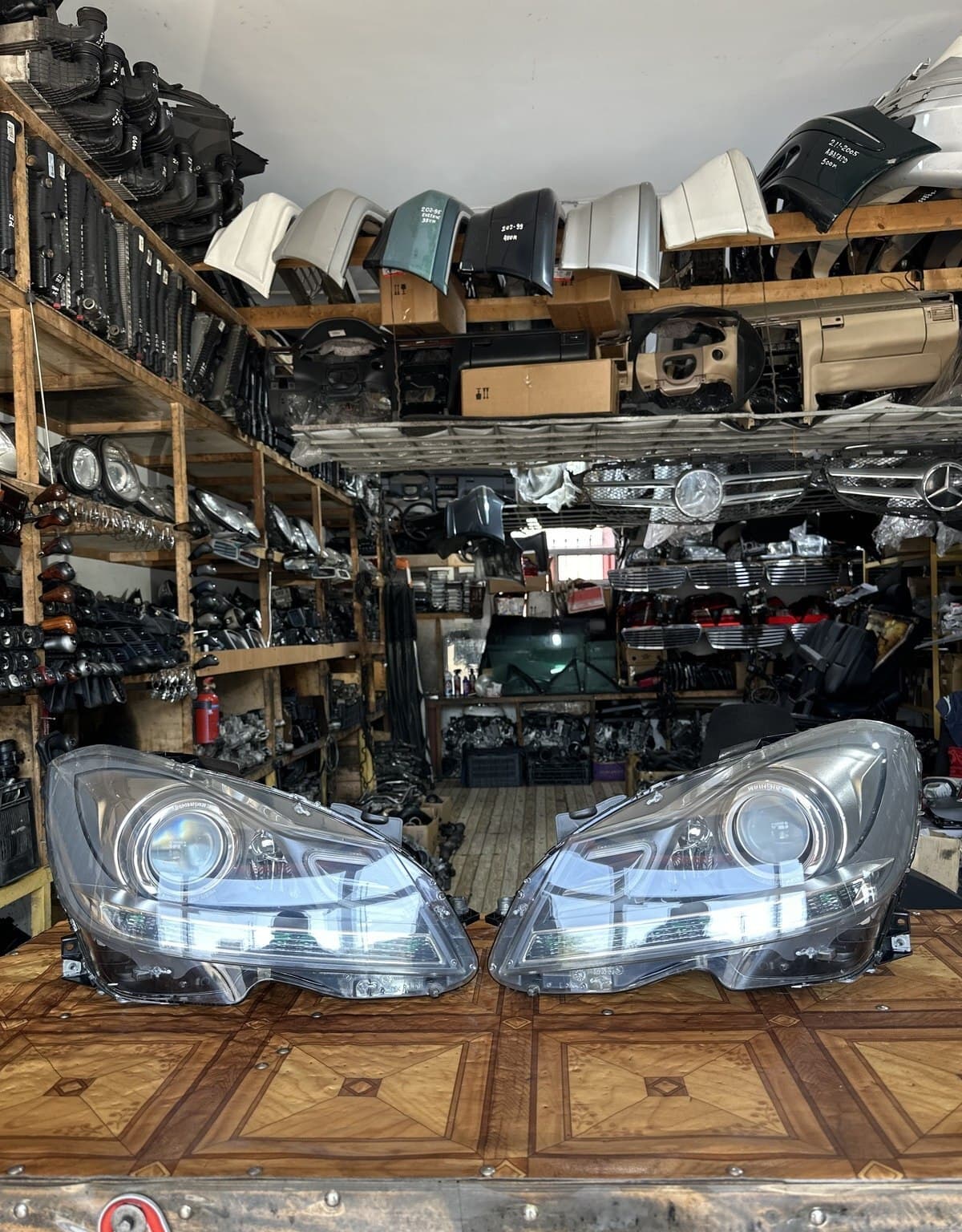 Fara Mercedes W204 lupalı