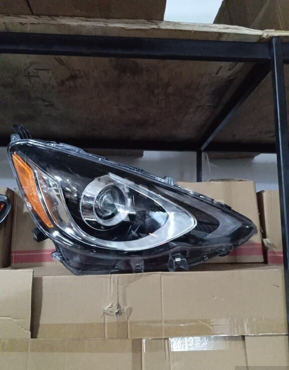 Sağ ön fara Toyota Prius C
